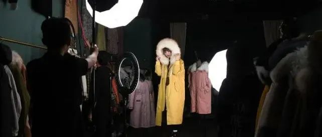 薇娅被罚的一周：商家公开求救，大主播沉默，小主播兴奋